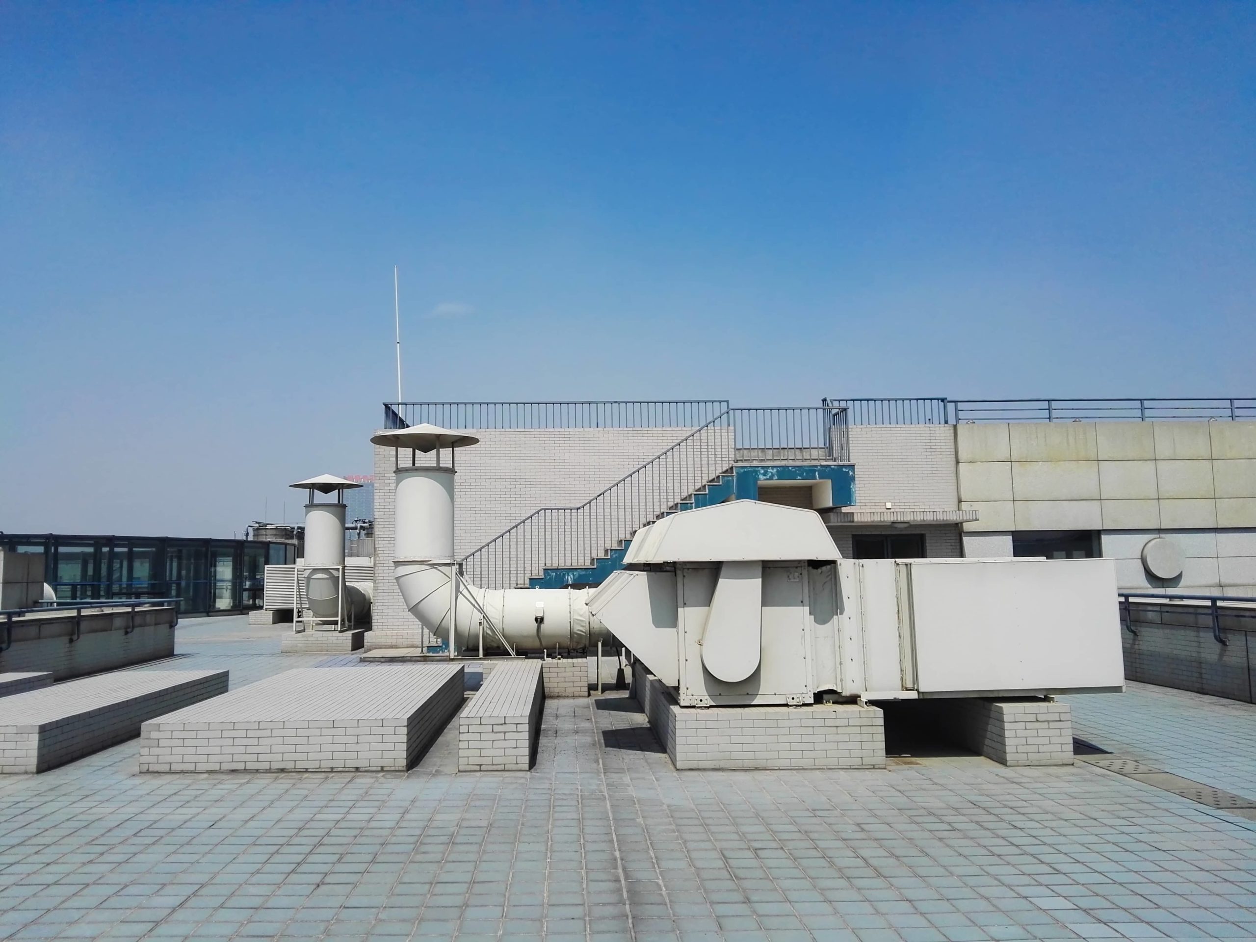 Cool roof : un toit peint en blanc pour capter le moins de chaleur possible